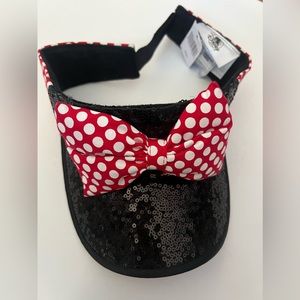 Disney • DisneyParks sequin Minnie Mouse visor